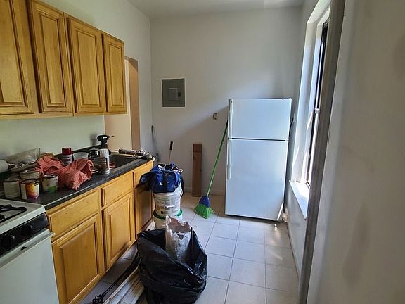 4th image of 51 E 17th St APT 4D