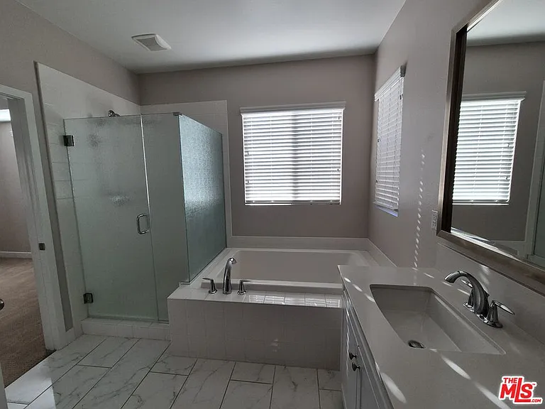383 Silktree Ave — Photo 12