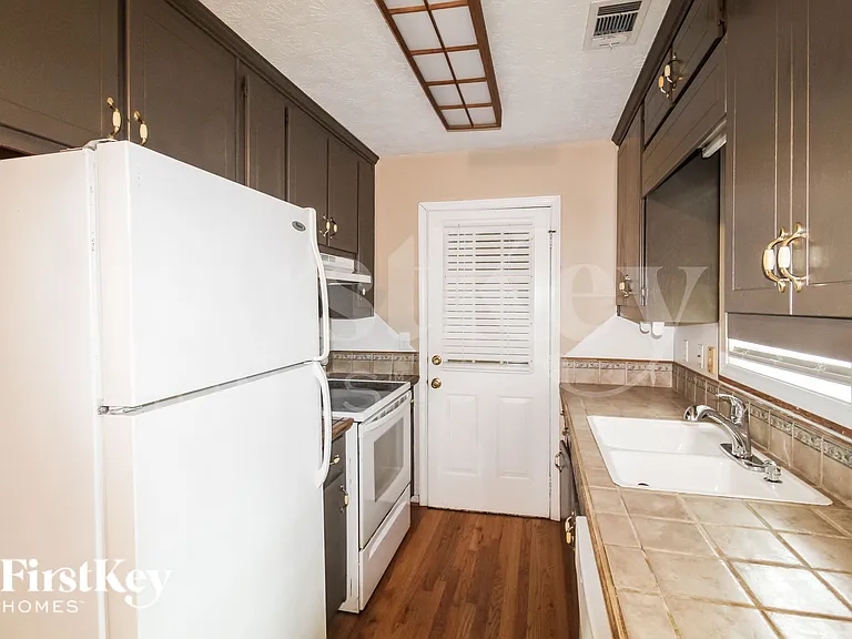 5082 Memory Ln — Photo 6