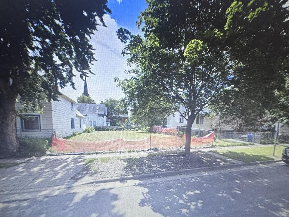 1st image of 326 Charles Ave