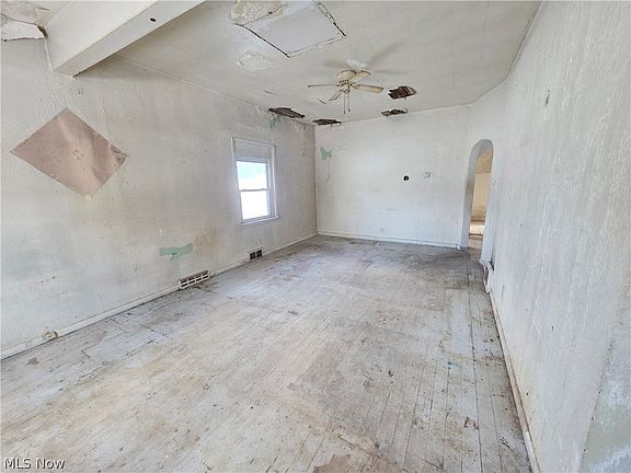 3rd image of 732 Kendall Ave