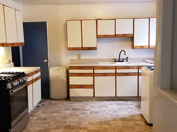 2nd image of 512 Pond St #1