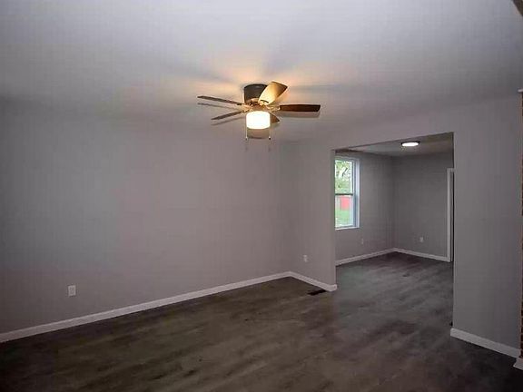 3rd image of 5837 Victoria Ave