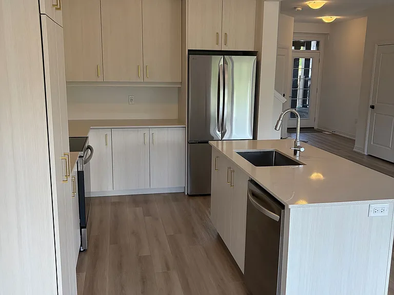 102 Gort Ave — Photo 5