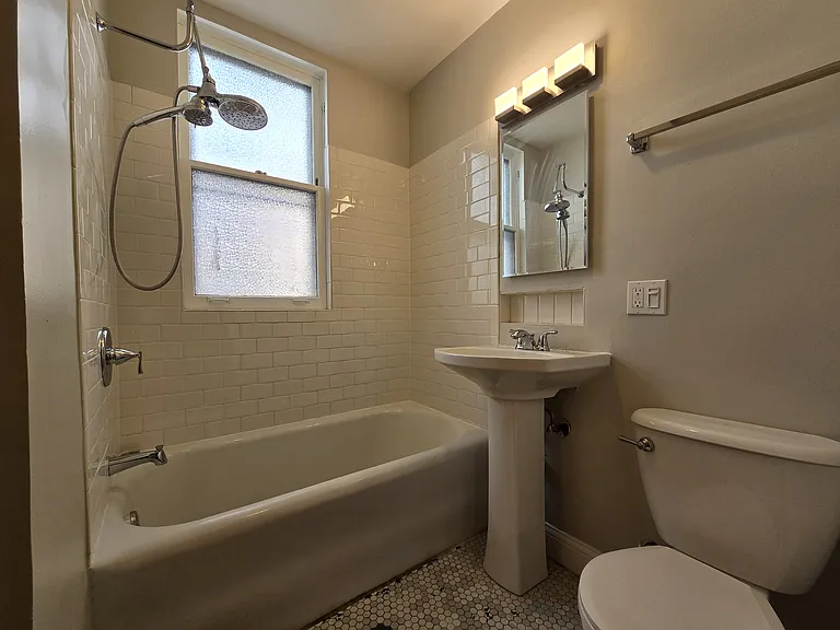4231 N Marmora Ave — Photo 10