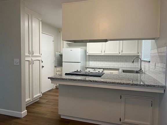 5th image of 470 Java St