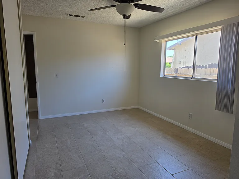 Corona St — Photo 19