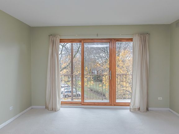 3rd image of 250 W Parliament Pl #U316
