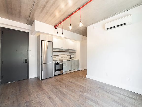 3rd image of 806 Saint Johns Pl APT 2A