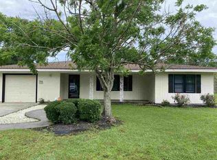 706 N 26th St, Nederland, TX 77627