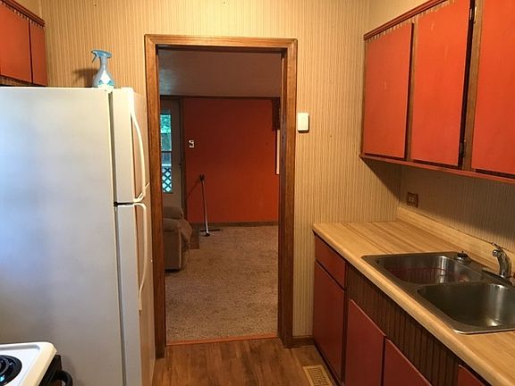 2nd image of 328 Victory Ave
