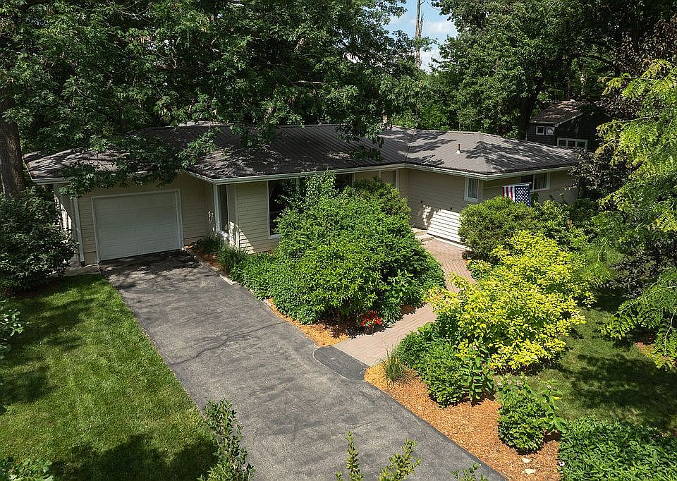 1st image of 1300 Norwood Dr SE