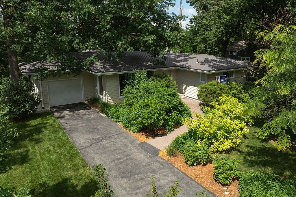 1300 Norwood Dr SE - Property Image