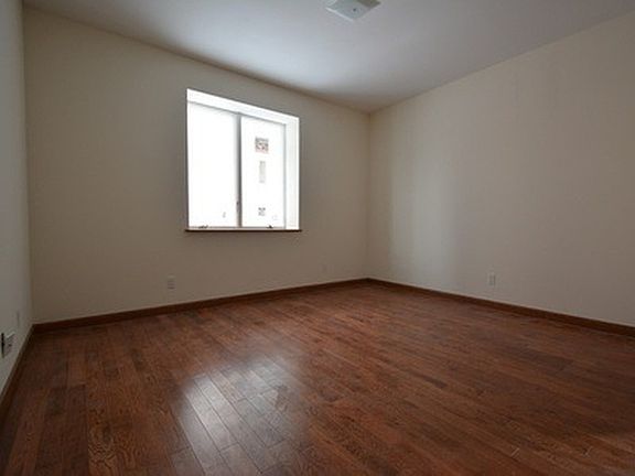 5th image of 1737 East 21 #2B