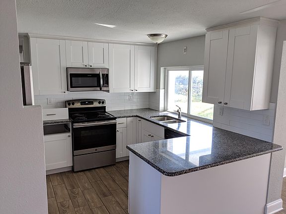 3rd image of 4014 Beacon Square Dr