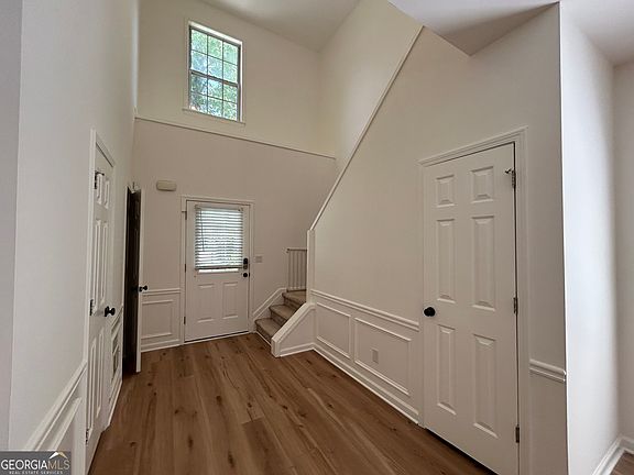4th image of 665 Arncliffe Ct