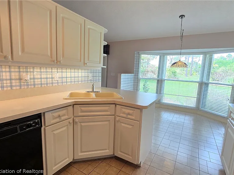 4402 Duffer Loop — Photo 7