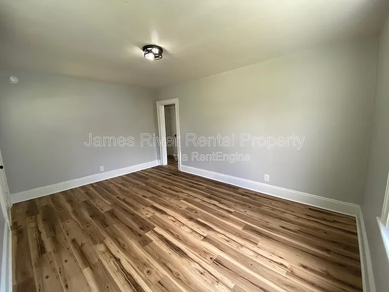 2020 Rose Ln — Photo 8
