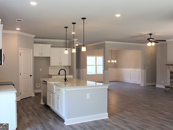 4th image of 90 Hawthorn Ln Lot 8