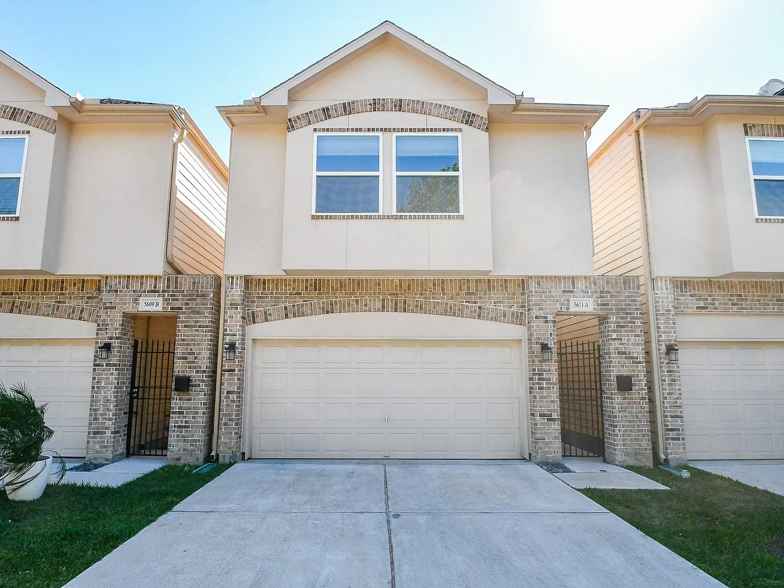 3 bed, 2.5 bath, 2397 sqft, $3,600 — Photo 1