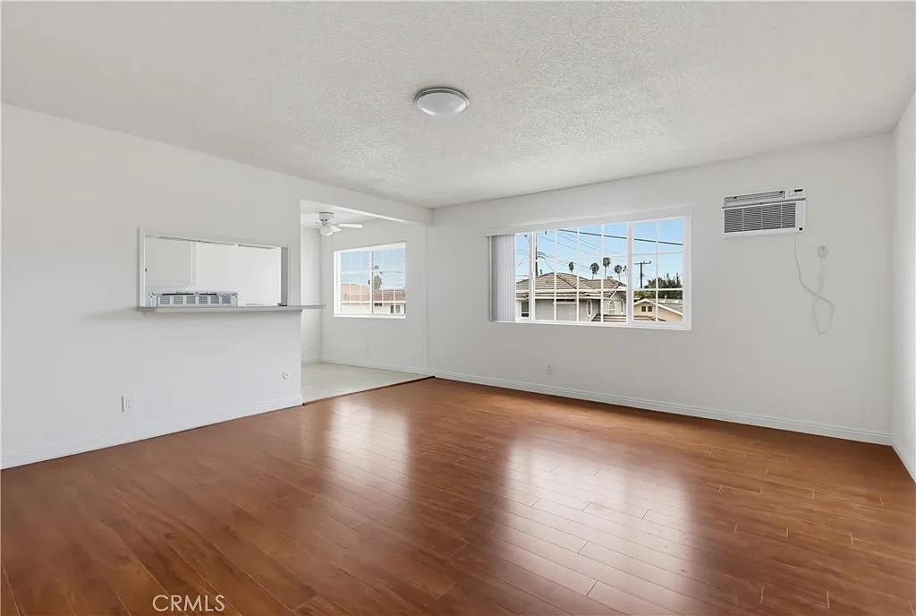 2 bed, 925 sqft, $2,550 — Photo 2