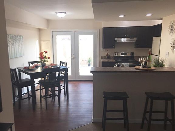 2nd image of 913 Holcomb Pl