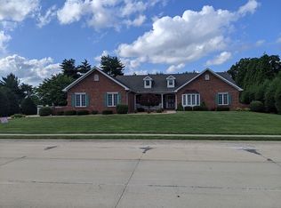 55 Wolf Creek Dr, Swansea, IL