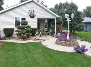 7817 Lake Dr, Algonac, MI