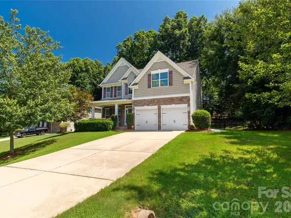 924 Autumn Glen Ct, Clover, SC 29710