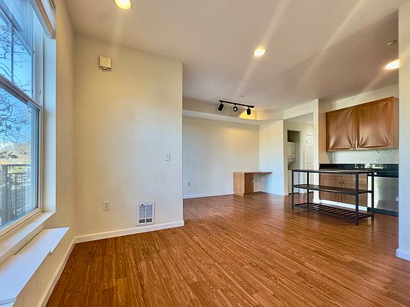 3rd image of 1121 40th St APT 1204