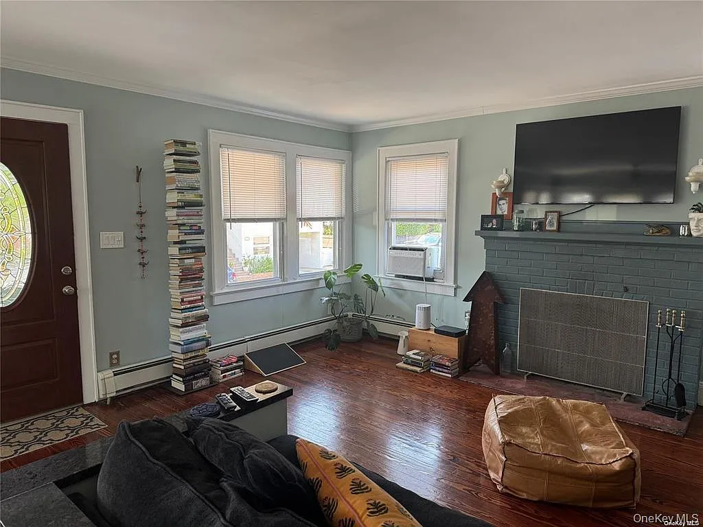 2 bed, 1.5 bath, $4,300 — Photo 3
