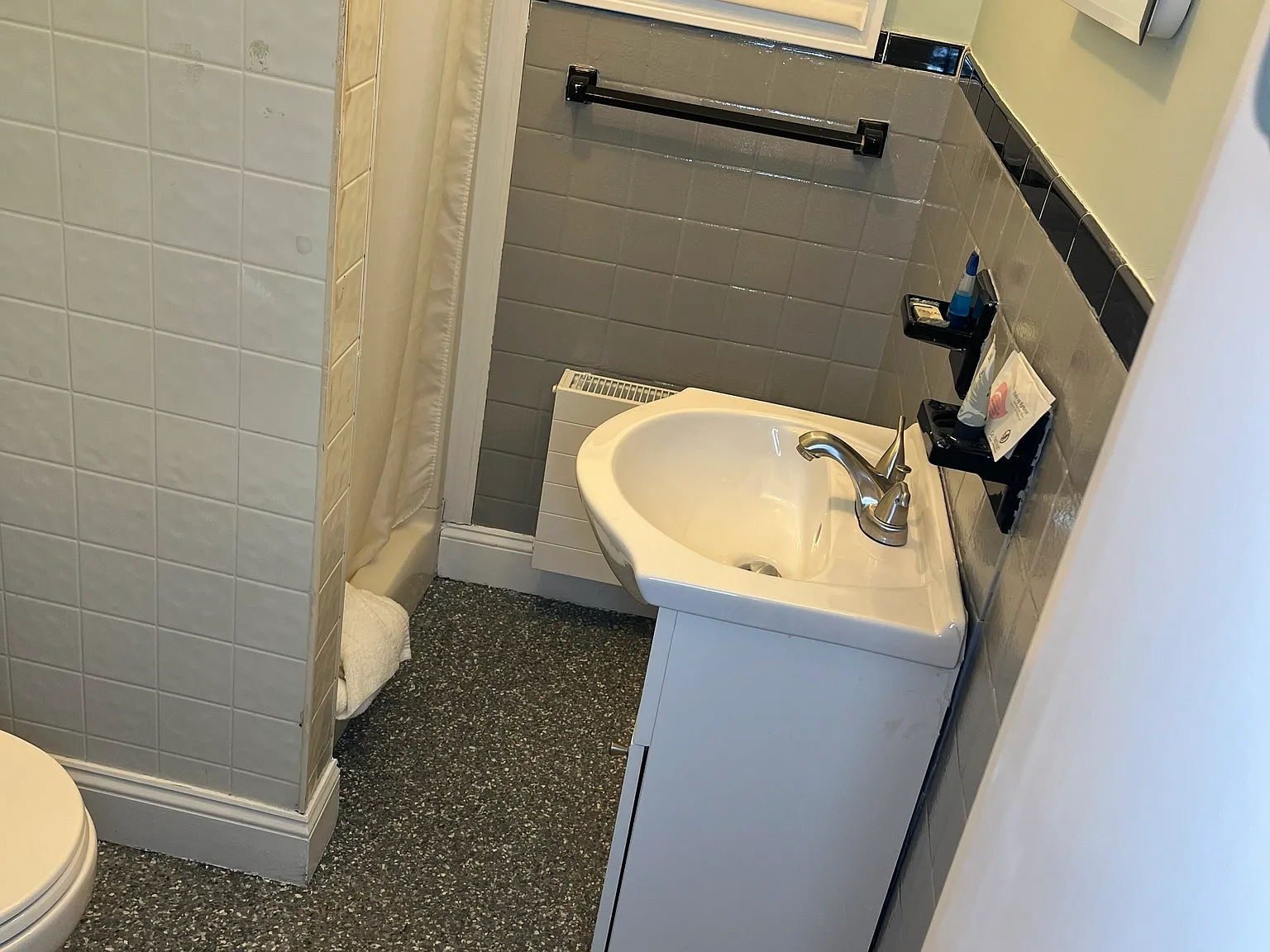 Studio, 200 sqft, $1,400 — Photo 3