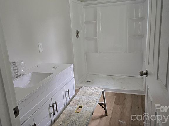 4th image of 3309 Rollingwood Dr
