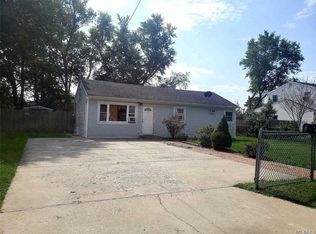 70 Yarnell St, Brentwood, NY 11717