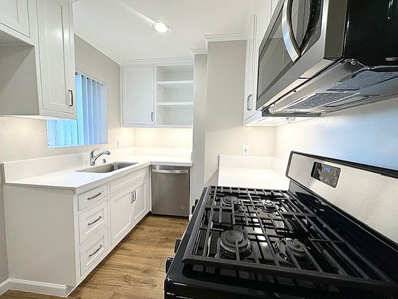 5th image of 720 E Mountain St APT 13