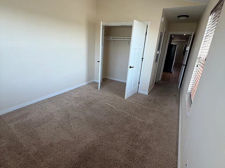 411 13th St NE — Photo 5