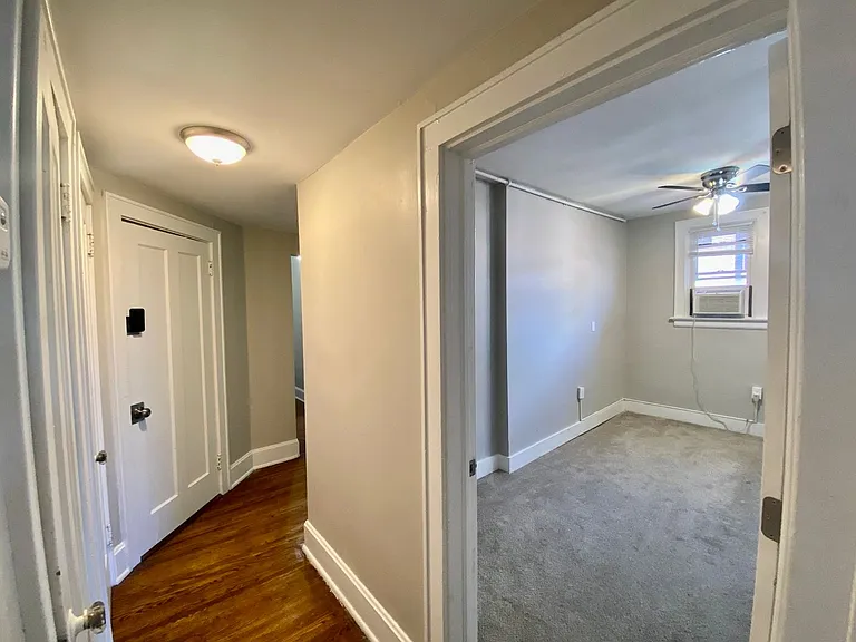 1029 Dana Apts — Photo 9