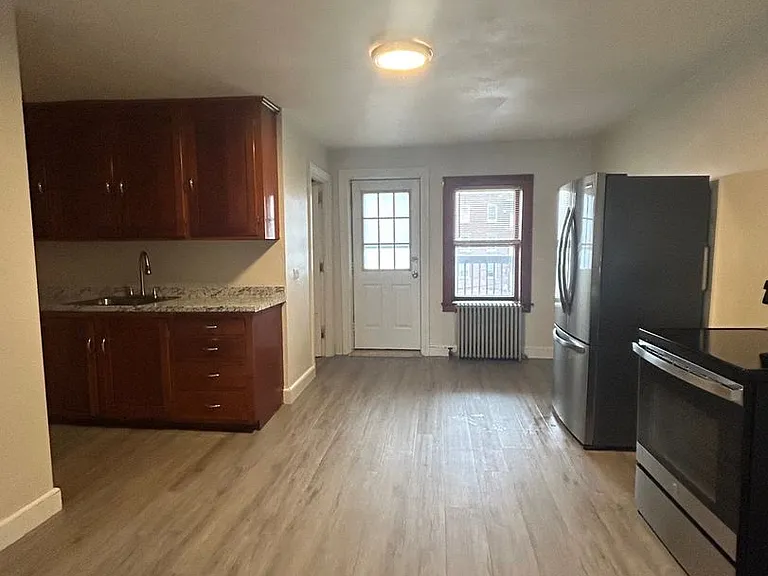 67 Stark St — Photo 2