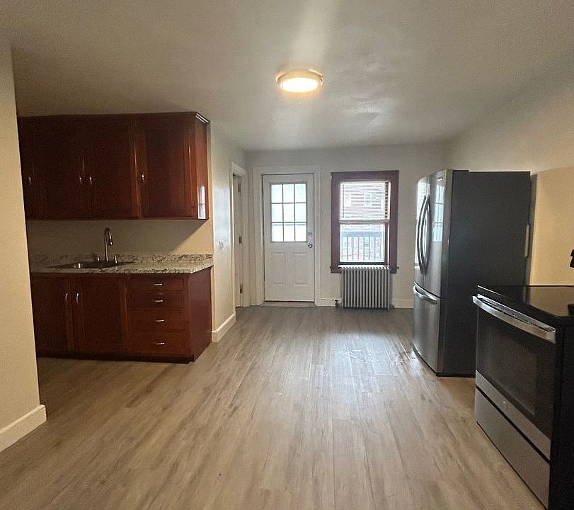 1st image of 67 Stark St #6