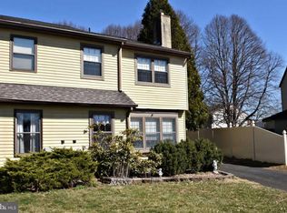 26 Brownstone Dr, Horsham, PA 19044