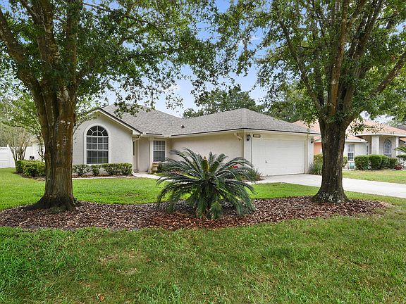 2nd image of 1036 Flora Parke Dr