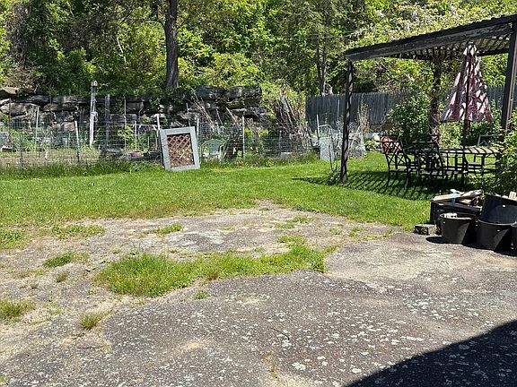 3rd image of 152 Rosengarten Drive