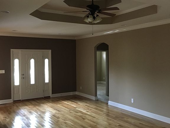 5th image of 110 Austin Ct
