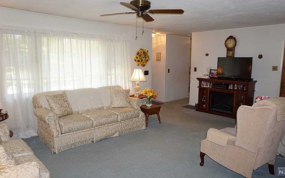 5th image of 574 Lafayette Ave