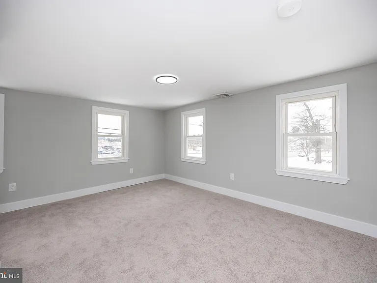181 W 7th Ave — Photo 29