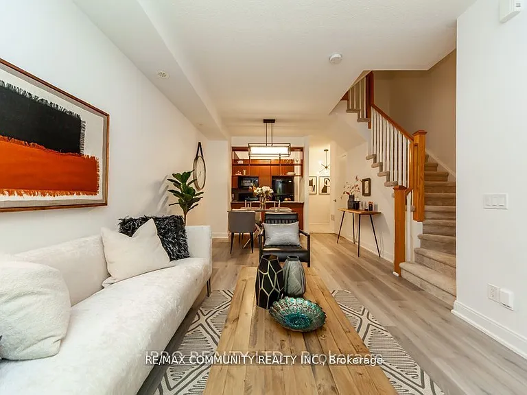 315 Village Green Sq #Townhouse 51 — Photo 7
