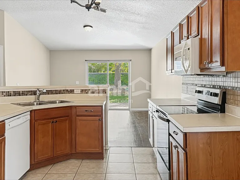 312 Azores Pl — Photo 4