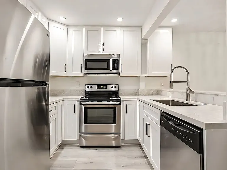 355 S Madison Ave #124 — Photo 4