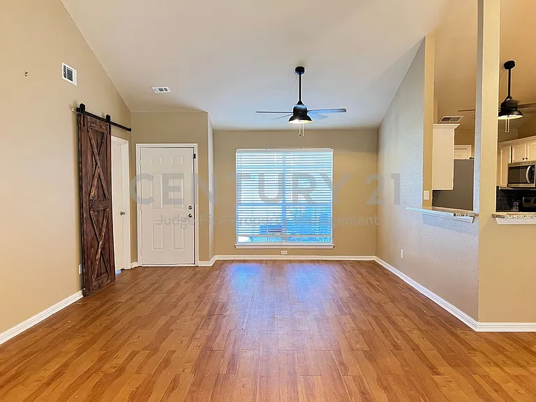 631 Stagecoach Dr — Photo 5