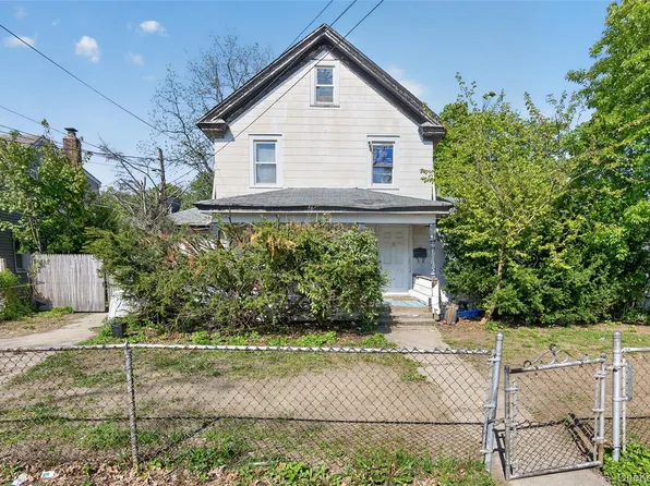 95 Rose Avenue, Roosevelt, NY 11575